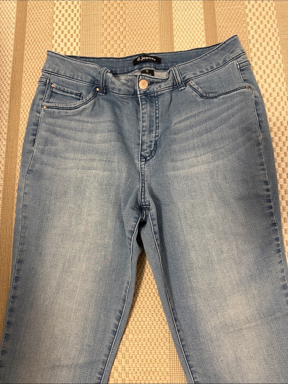 d. jeans Light Wash Skinny Jeans in Blue